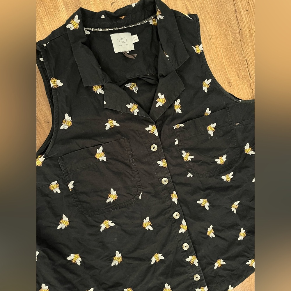 HD in Paris Embroidered Bee Black Sleeveless Shirt Button collared Tank top - Picture 3 of 11
